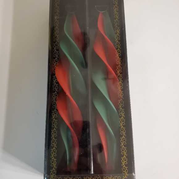 1 Pair Of Christmas 12 Inch Red And Green Wax Candles Feather Twist Taper Unused - Picture 6 of 8
